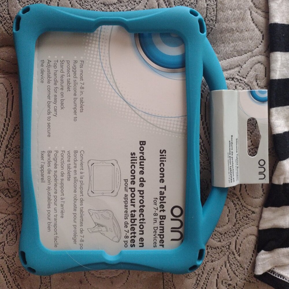 I'm selling a silicone tablet bumper for 7 to 8 in devices